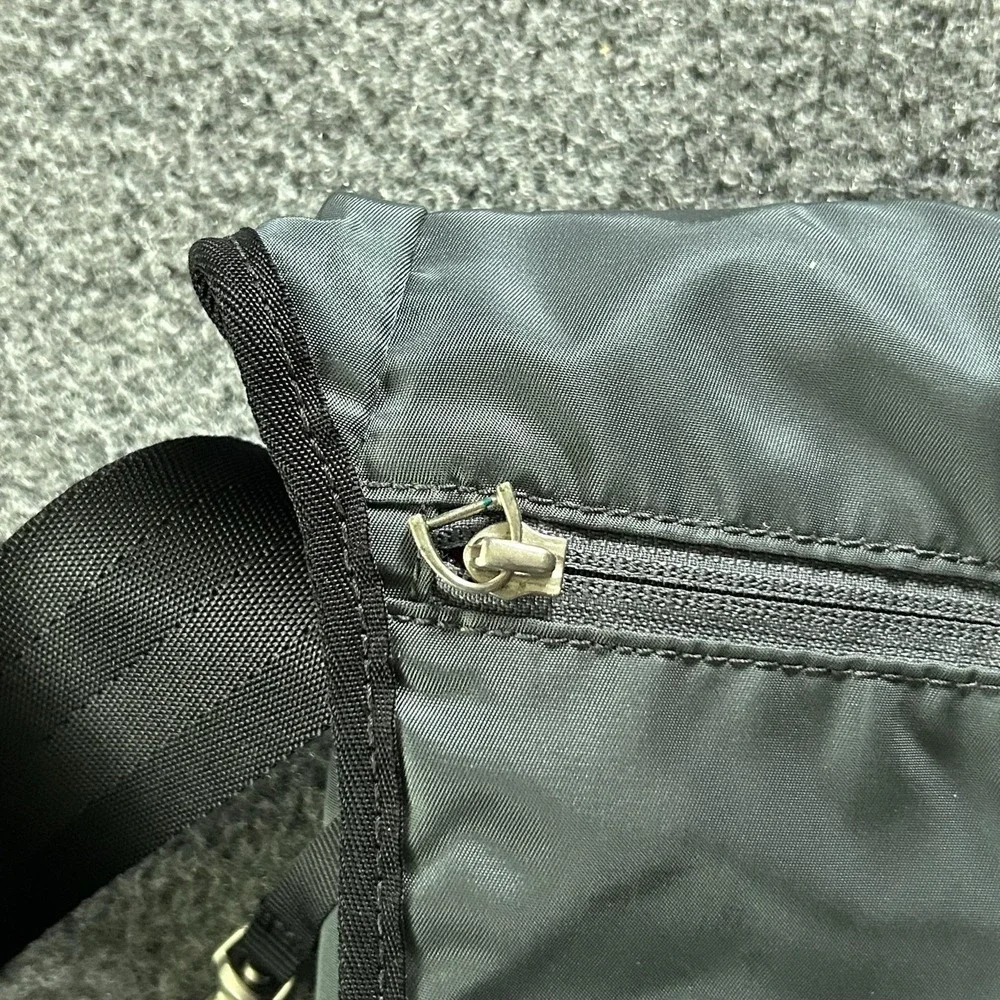 Tumi Messenger Bag Gray 16